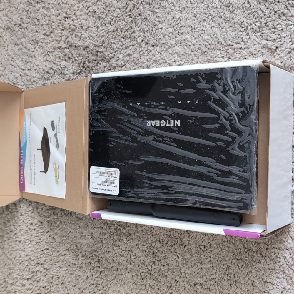 Netgear AC1200 Smart WiFi Router, model R6220 - Picture 5 of 5